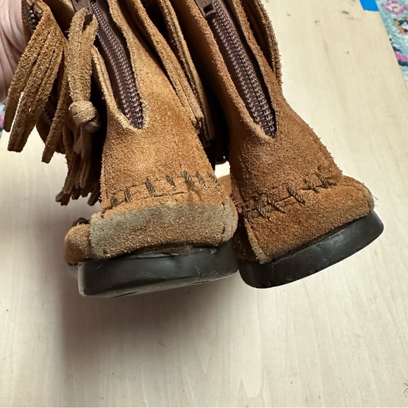 Minnetonka Fringe Moccasin Boot - Picture 7 of 12